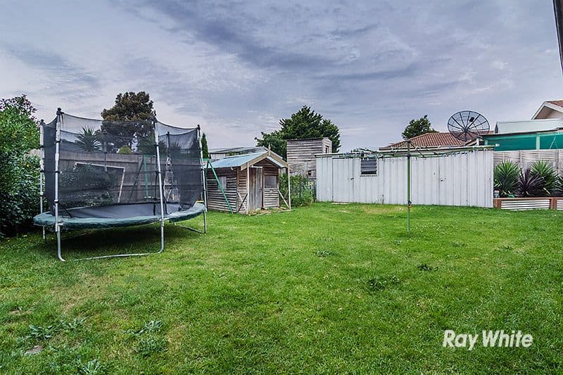 16 Horsfield Street, Cranbourne North VIC 3977, Cranbourne North - Thumbnail 8