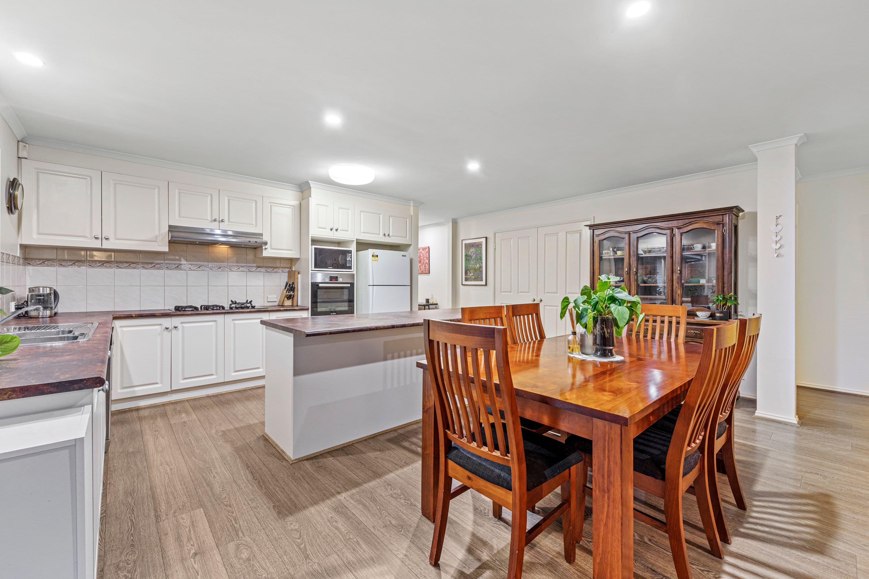 6 Wisteria Court, Pakenham VIC 3810, Pakenham - Thumbnail 4