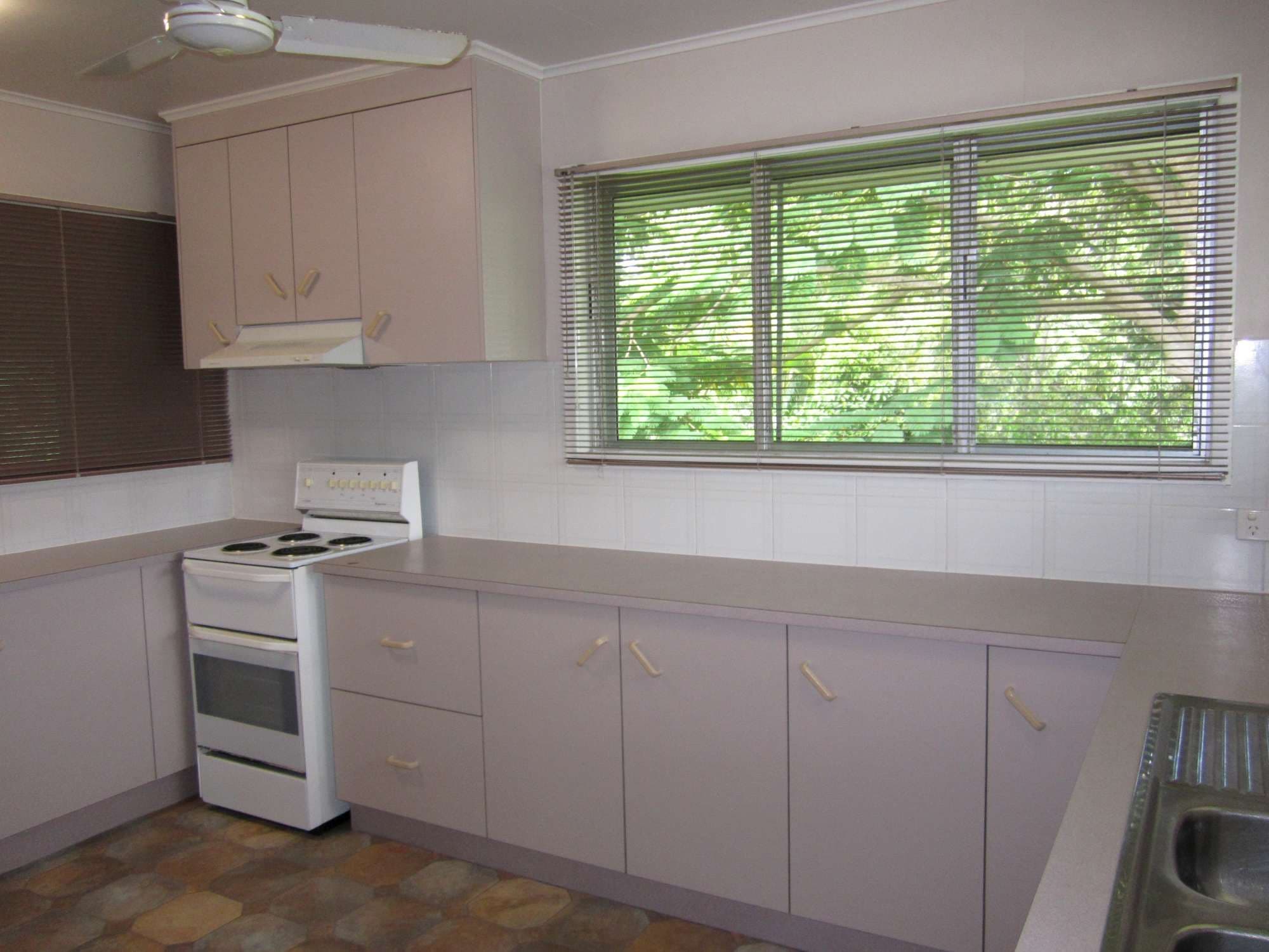 11 Faust Court, AITKENVALE QLD 4814, Aitkenvale - Thumbnail 2
