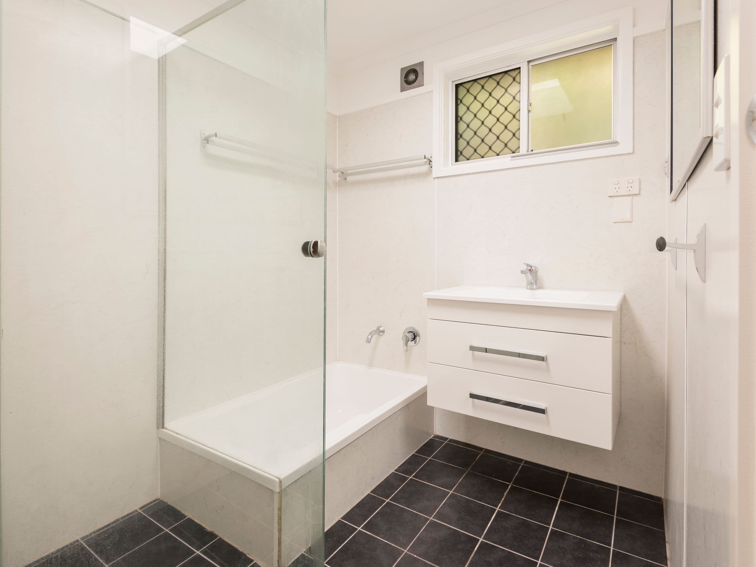 36 Bellman Avenue, Clyde - Thumbnail 8
