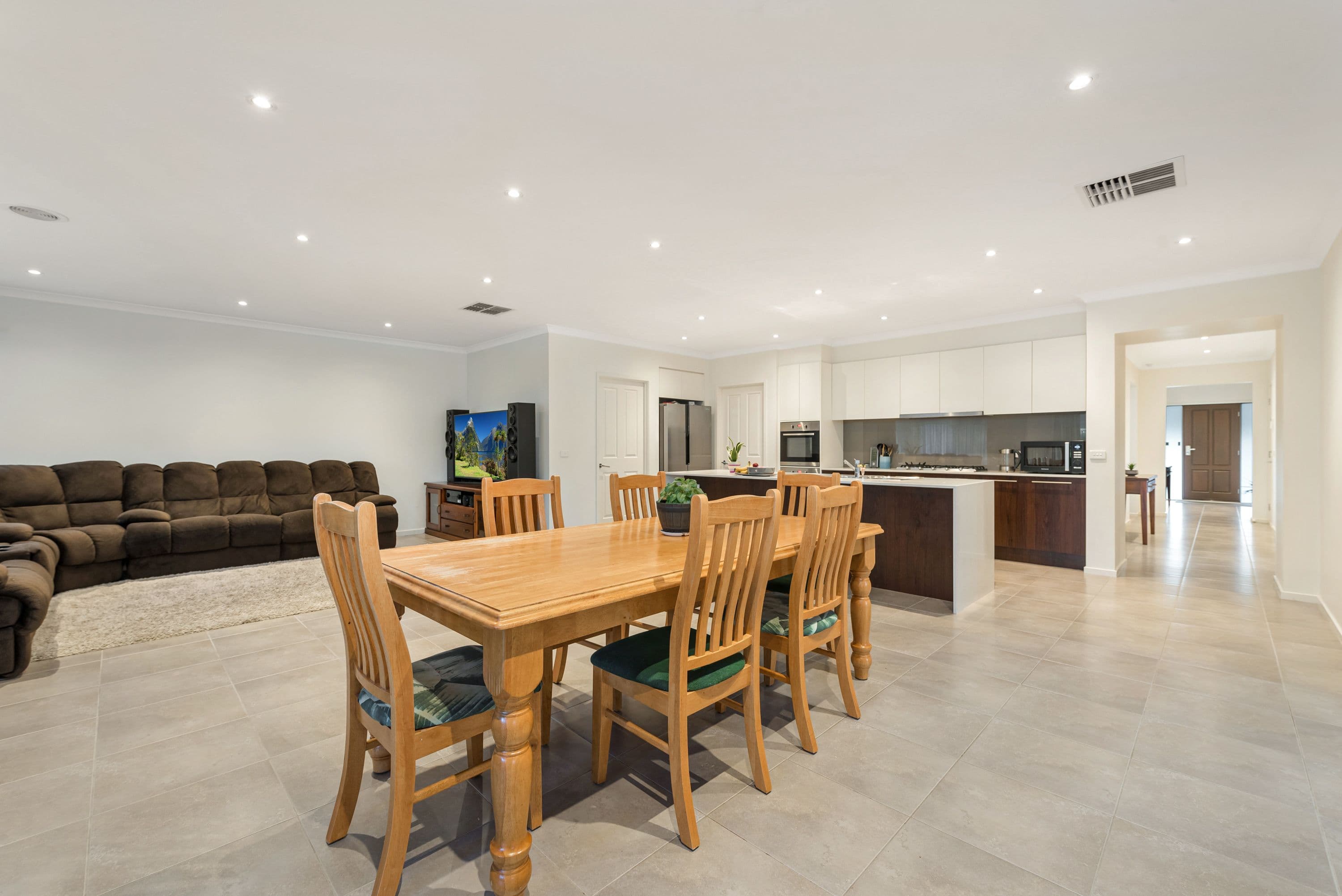 3 Roberts Street, Ferntree Gully VIC 3156, Ferntree Gully - Thumbnail 4