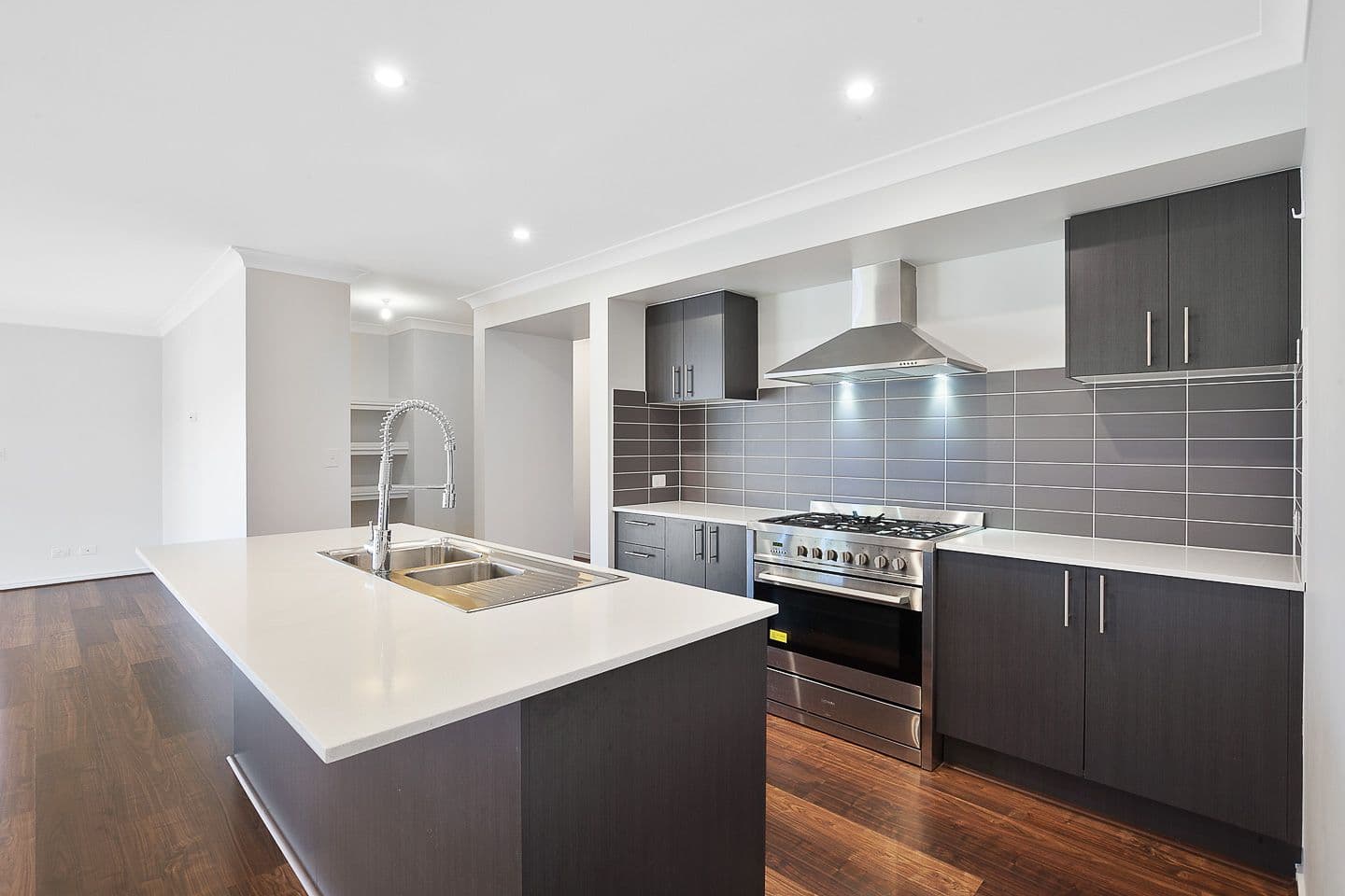 8 Wyuna Court, Urangan QLD 4655, Urangan - Thumbnail 2