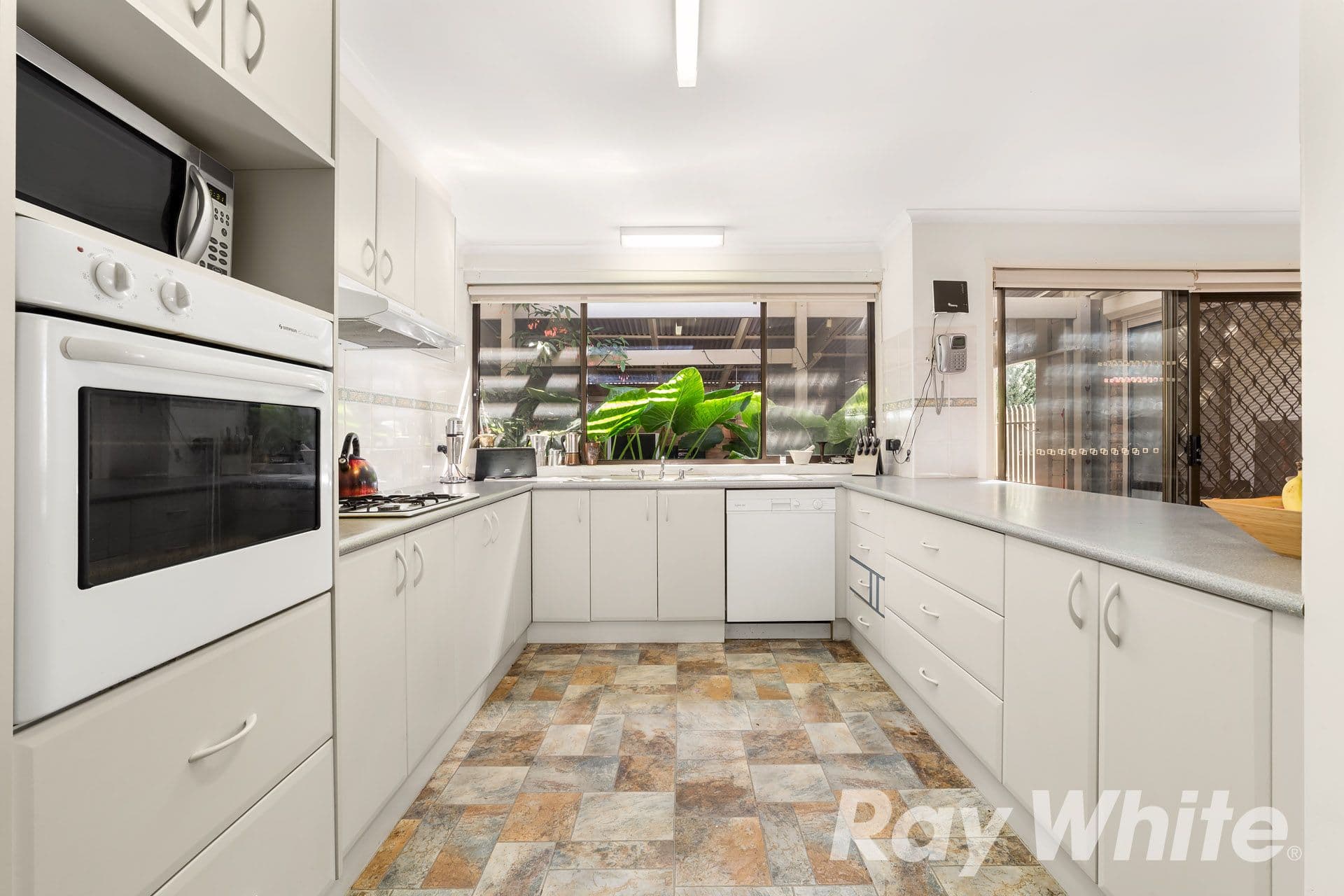 10 Bark Avenue, Rowville VIC 3178, Rowville - Thumbnail 4