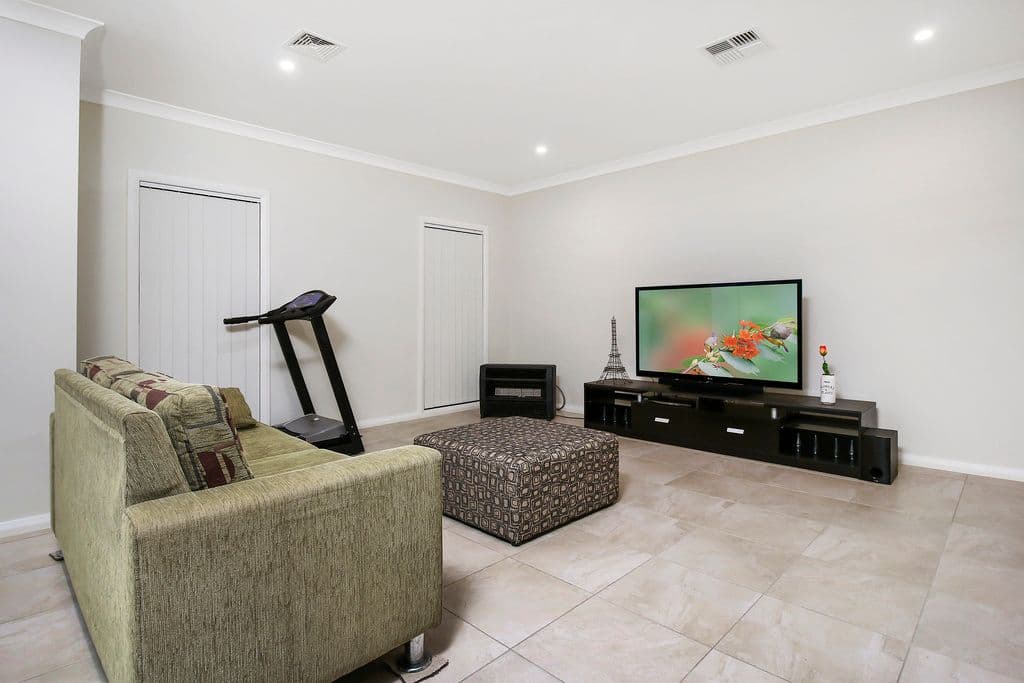 6 Ulm Street, Middleton Grange NSW 2171, Middleton Grange - Thumbnail 4