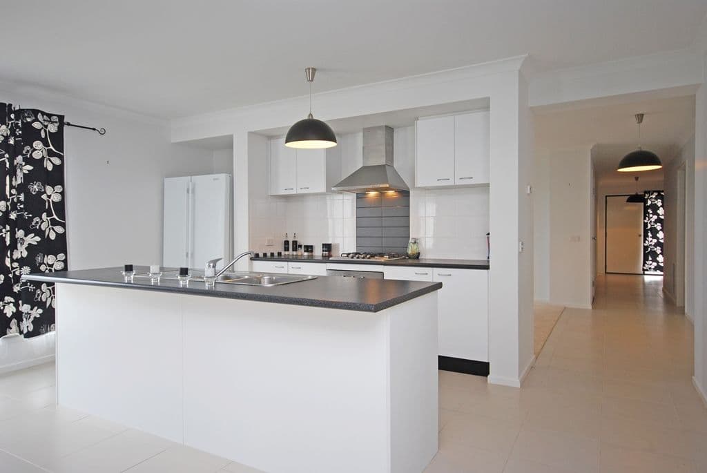 18 Macquarie Close, Delacombe VIC 3356, Delacombe - Thumbnail 2