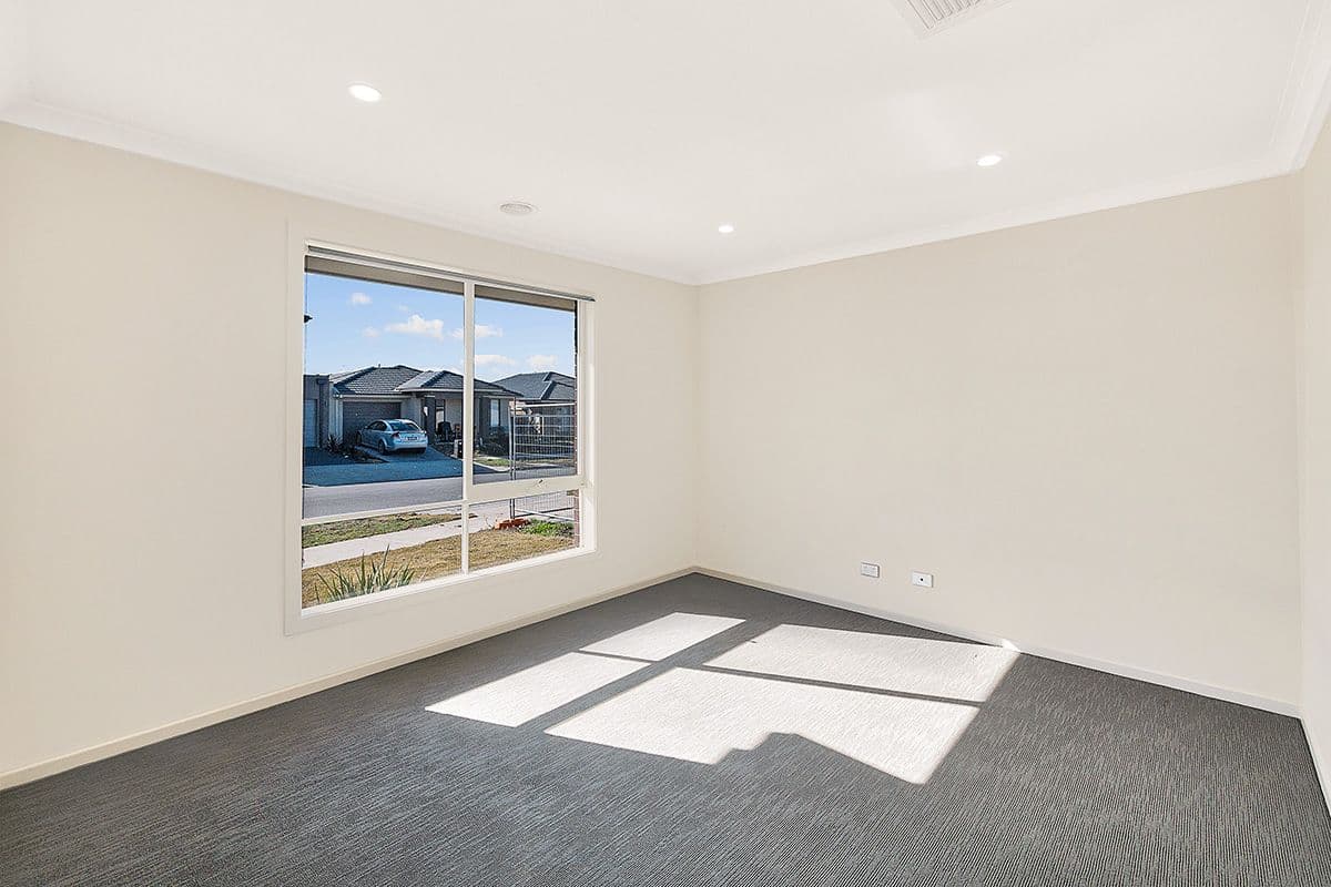37 Omeara Crescent, Cranbourne East VIC 3977, Cranbourne East - Thumbnail 2