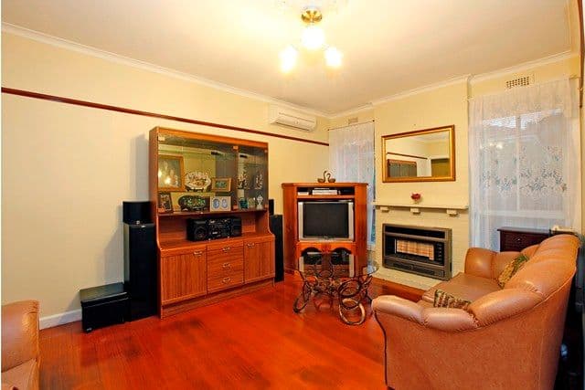10 Mulgrave Street, RESERVOIR VIC 3073, Reservoir - Thumbnail 2
