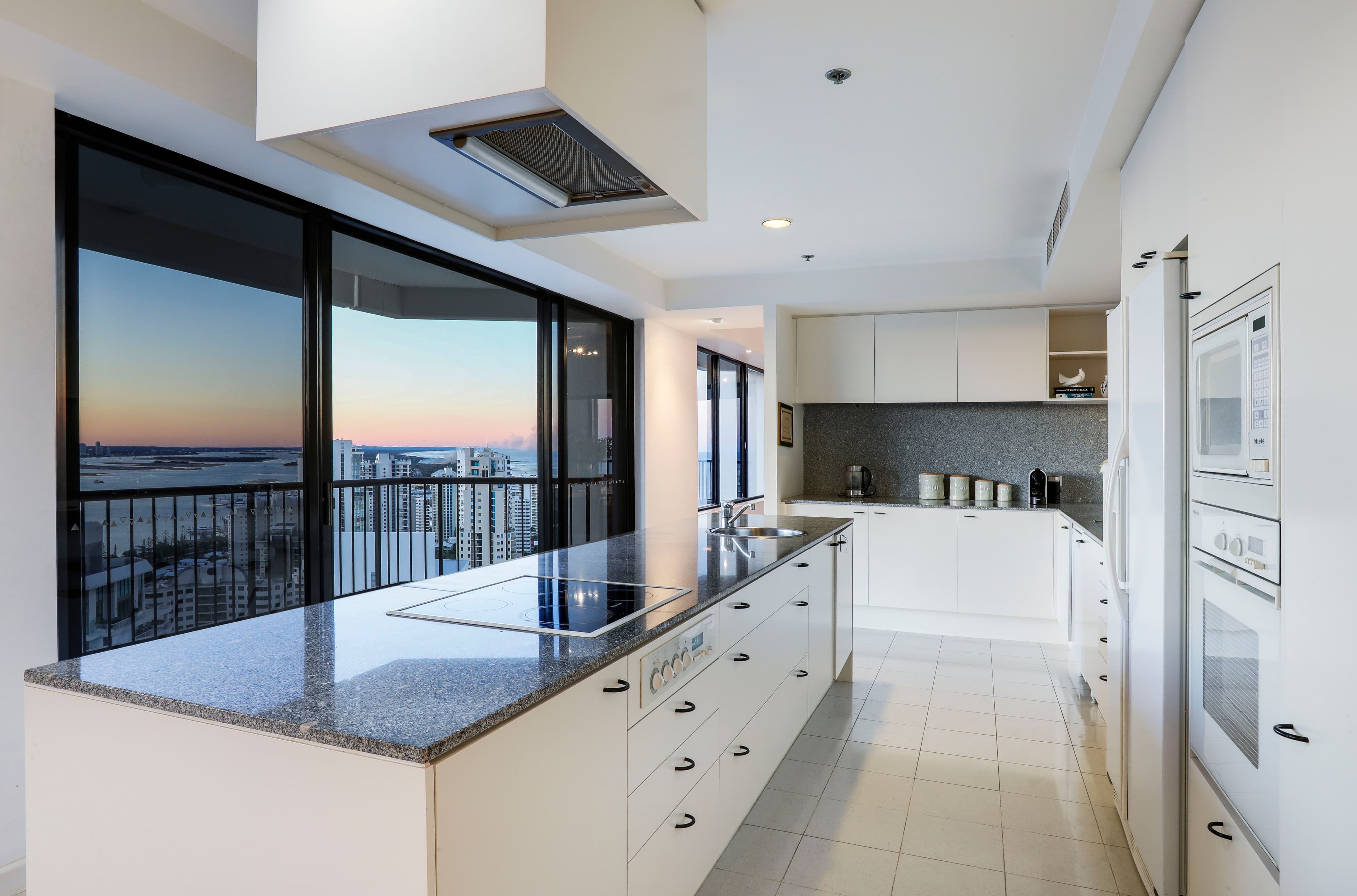24 Breaker Street, Main Beach QLD 4217, Main Beach - Thumbnail 7