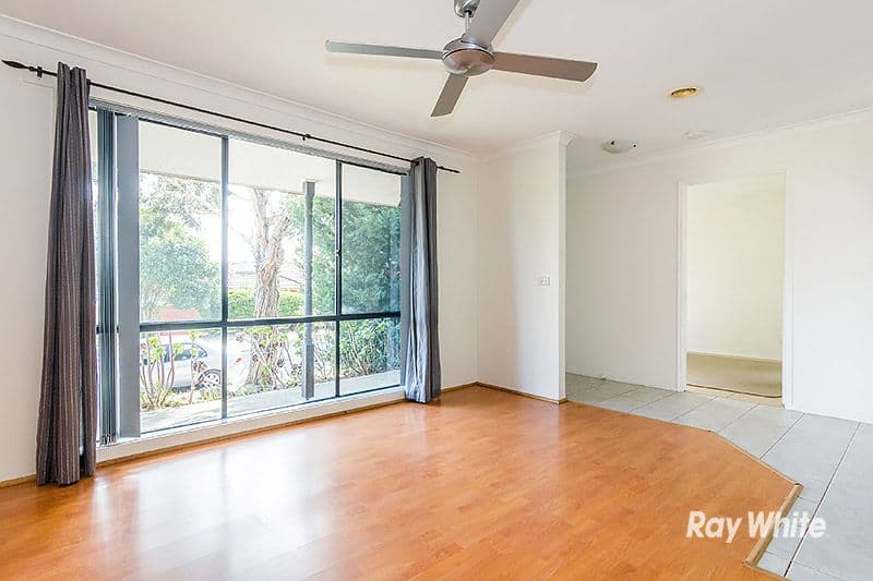 4 Raffindale Crescent, CRANBOURNE WEST VIC 3977, Cranbourne West - Thumbnail 2