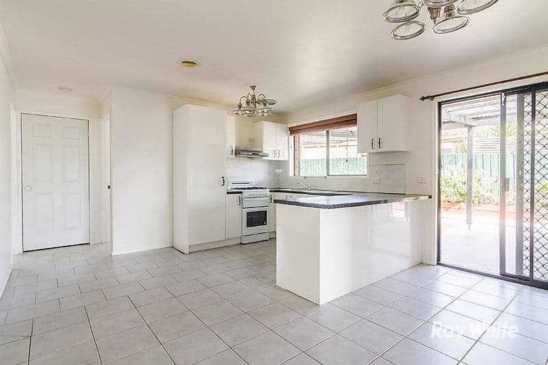 4 Raffindale Crescent, CRANBOURNE WEST VIC 3977, Cranbourne West - Thumbnail 5