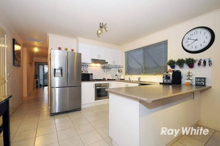 10a Providence Drive, CRANBOURNE WEST VIC 3977, Cranbourne West - Thumbnail 2
