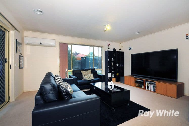 10a Providence Drive, CRANBOURNE WEST VIC 3977, Cranbourne West - Thumbnail 4
