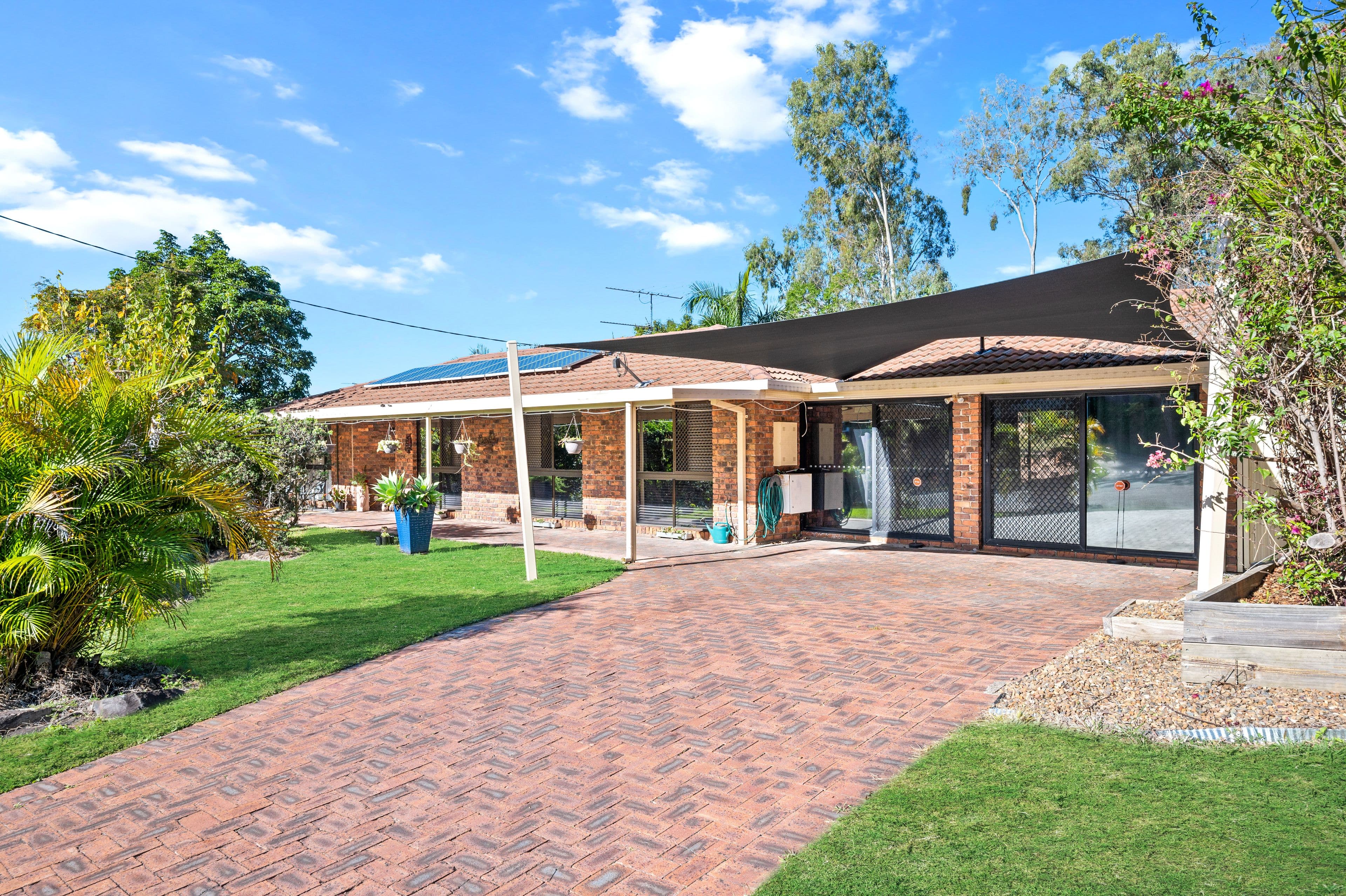8 Rae Court, Mount Warren Park QLD 4207, Mount Warren Park - Image 1