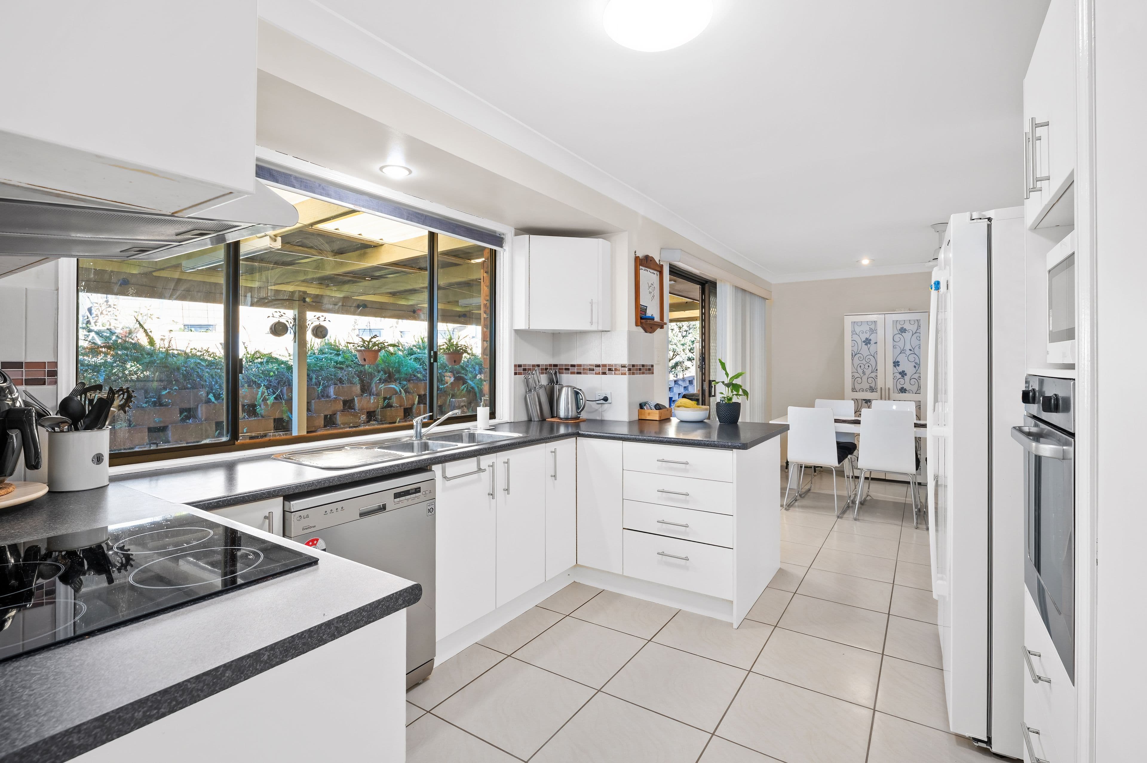 8 Rae Court, Mount Warren Park QLD 4207, Mount Warren Park - Thumbnail 2