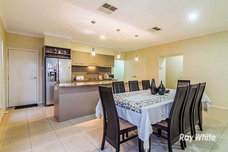 4 Kirwan Drive, Cranbourne East VIC 3977, Cranbourne East - Thumbnail 4
