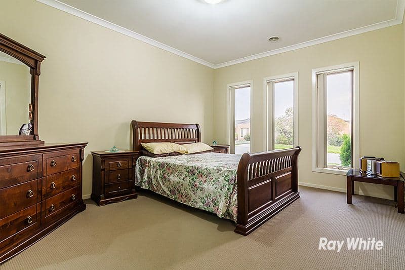 4 Kirwan Drive, Cranbourne East VIC 3977, Cranbourne East - Thumbnail 5