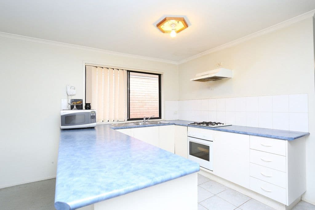 8 Lanaghan Avenue, Caroline Springs VIC 3023, Caroline Springs - Thumbnail 2
