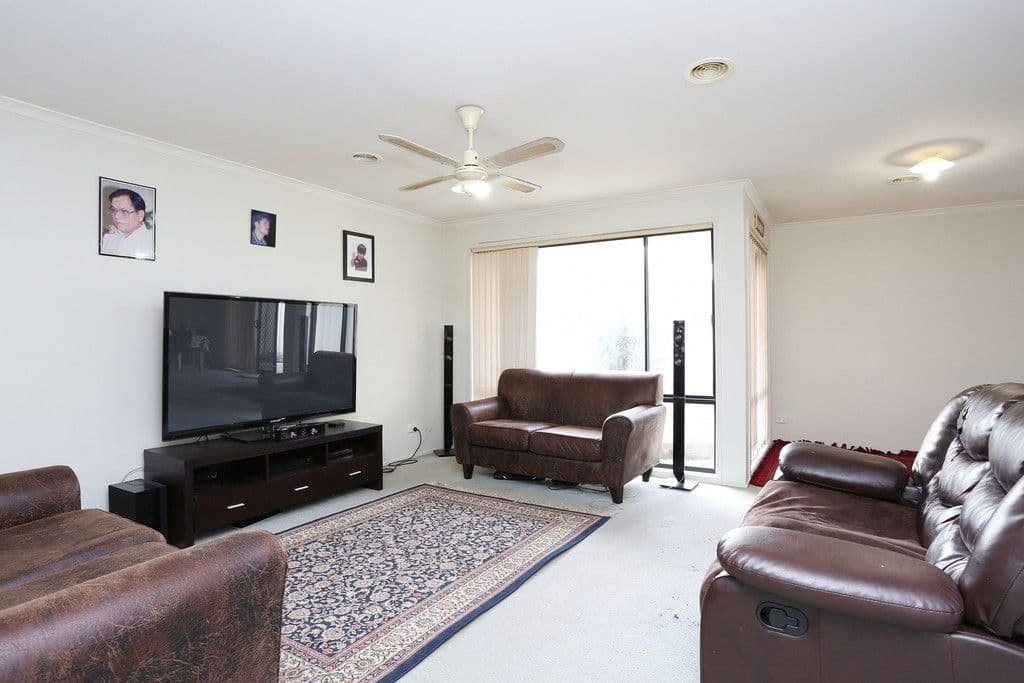 8 Lanaghan Avenue, Caroline Springs VIC 3023, Caroline Springs - Thumbnail 3