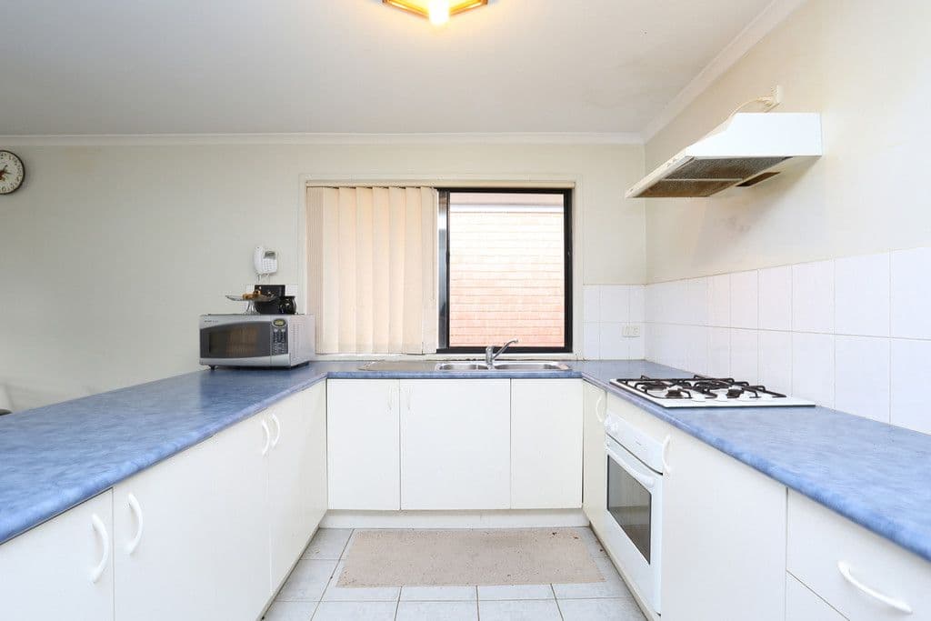 8 Lanaghan Avenue, Caroline Springs VIC 3023, Caroline Springs - Thumbnail 5