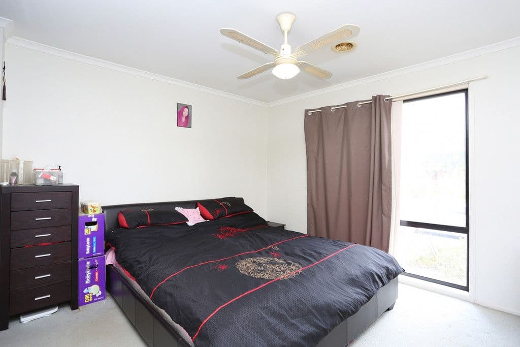 8 Lanaghan Avenue, Caroline Springs VIC 3023, Caroline Springs - Thumbnail 6