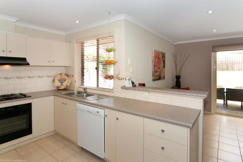 38 Phoenix Circuit, Wollert, VIC, 3750, Wollert - Thumbnail 2