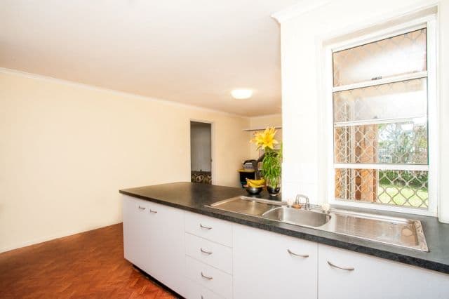 16 Kate Avenue, DECEPTION BAY QLD 4508, Deception Bay - Thumbnail 6
