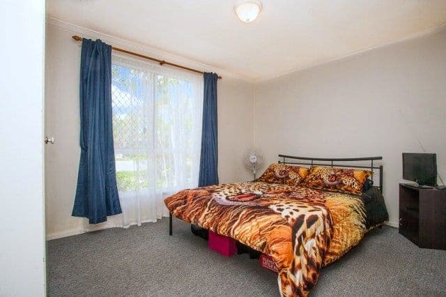 16 Kate Avenue, DECEPTION BAY QLD 4508, Deception Bay - Thumbnail 7