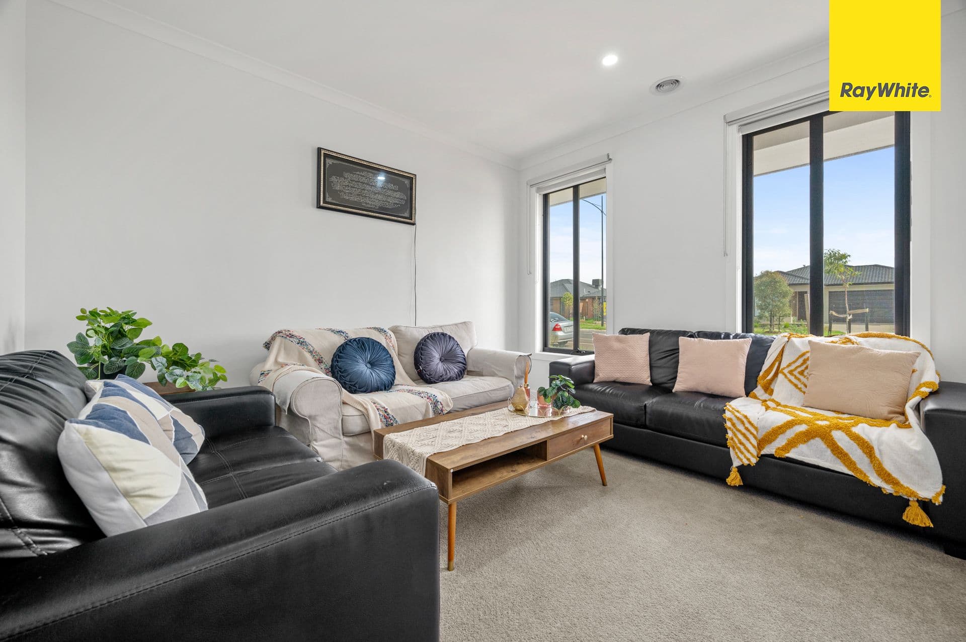 128 Oldbridge Boulevard, WEIR VIEWS VIC 3338, Weir Views - Thumbnail 2