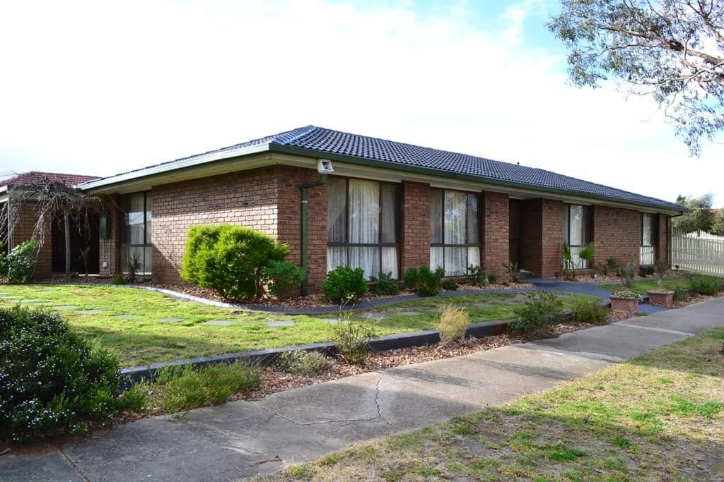 2 Lyons Court, SUNBURY VIC 3429, Sunbury - Thumbnail 2