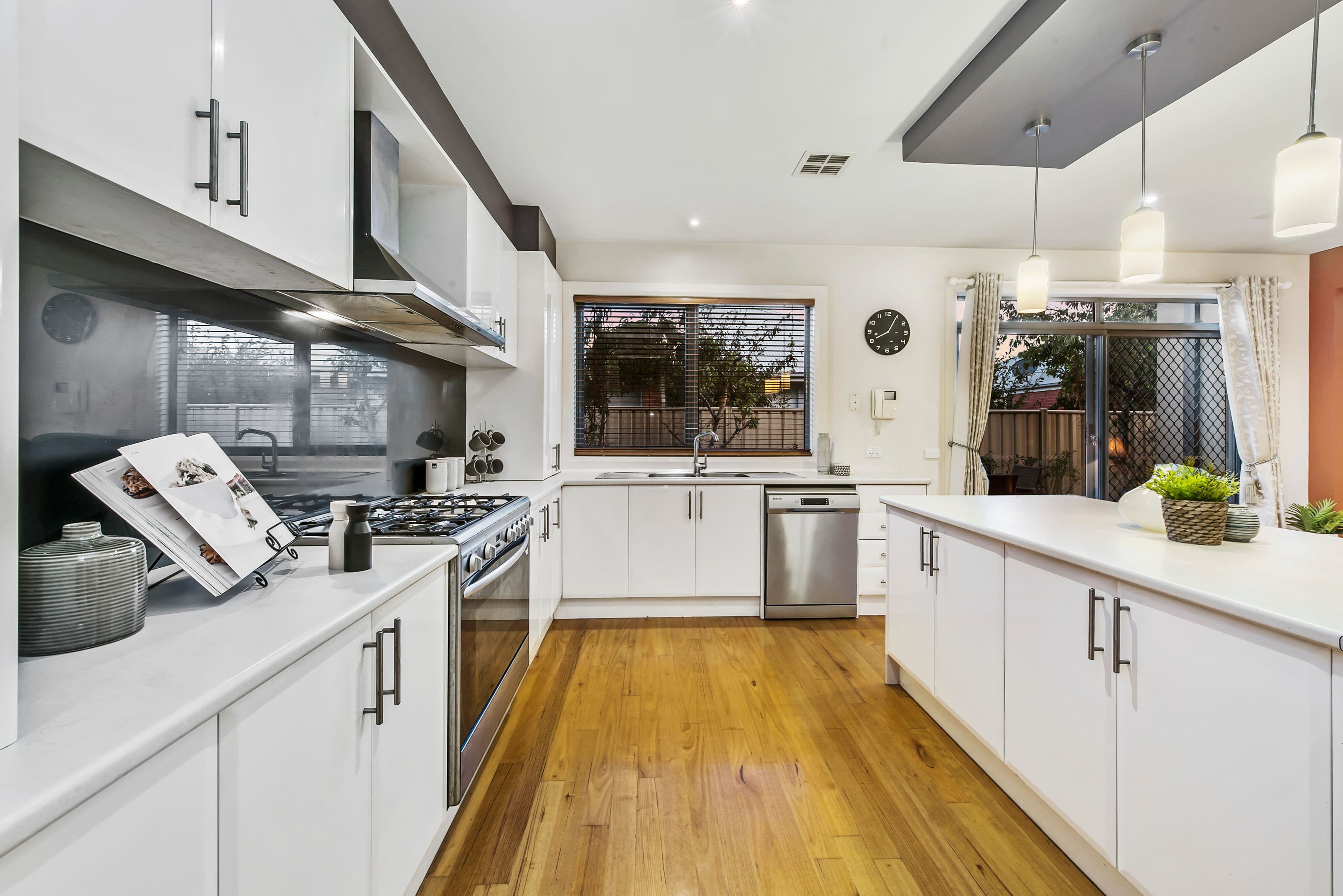 6 Pyrmont Lane, Caroline Springs VIC 3023, Caroline Springs - Thumbnail 4