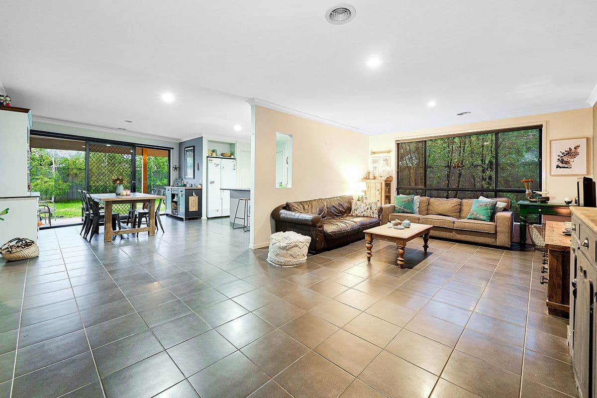 29 Thurvaston Crescent, Cranbourne East VIC 3977, Cranbourne East - Thumbnail 2