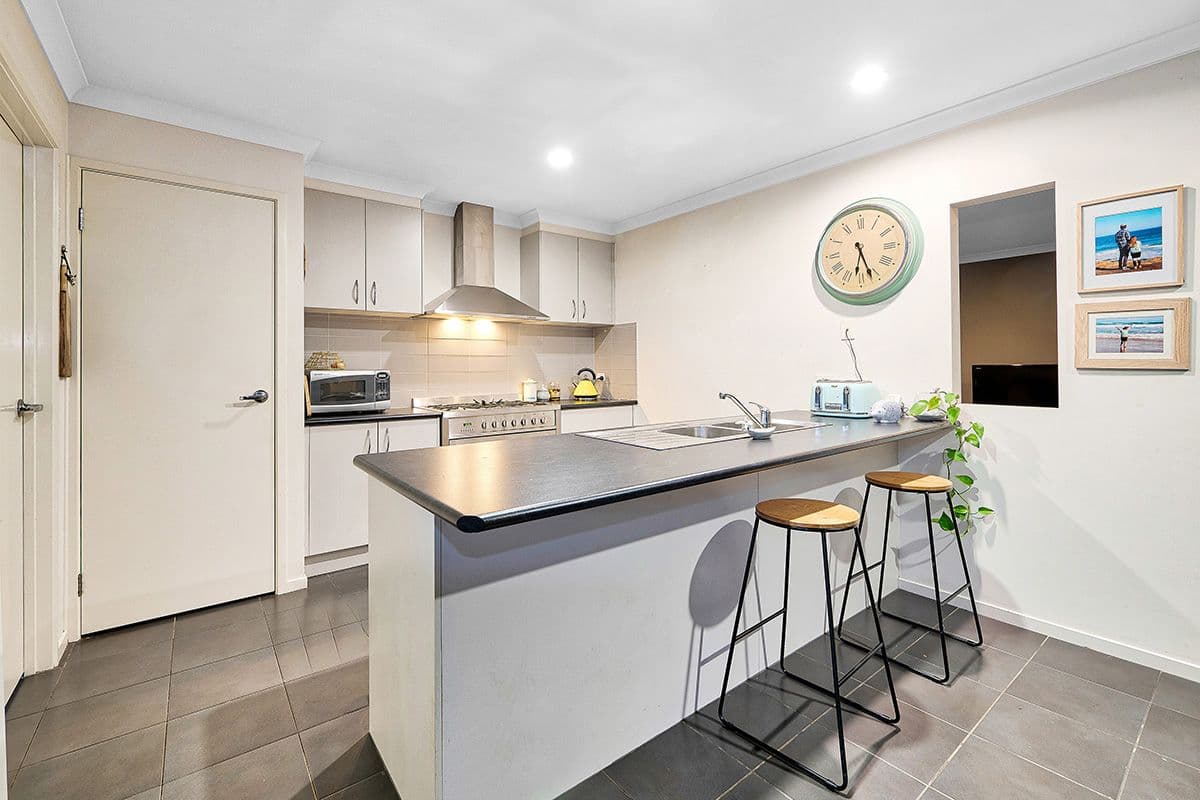 29 Thurvaston Crescent, Cranbourne East VIC 3977, Cranbourne East - Thumbnail 3