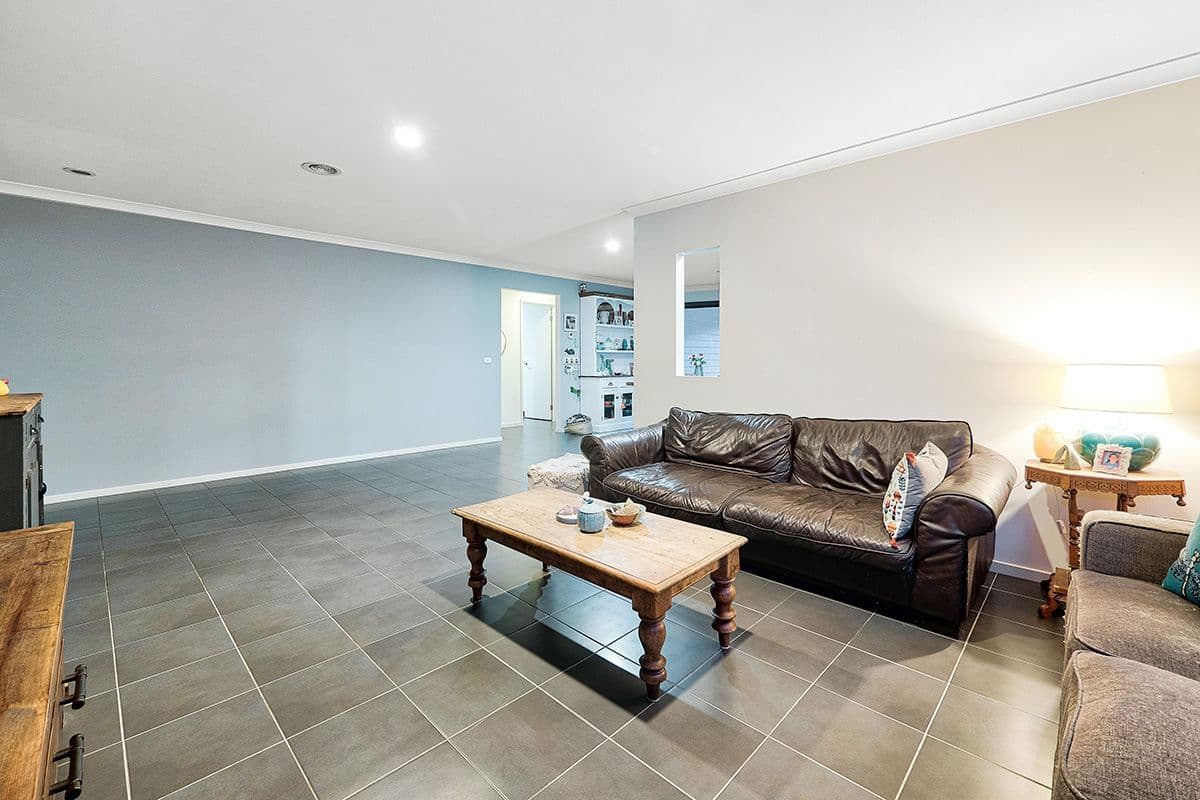 29 Thurvaston Crescent, Cranbourne East VIC 3977, Cranbourne East - Thumbnail 5