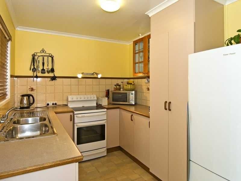 223 Kianawah Road, WYNNUM WEST QLD 4178, Wynnum West - Thumbnail 4