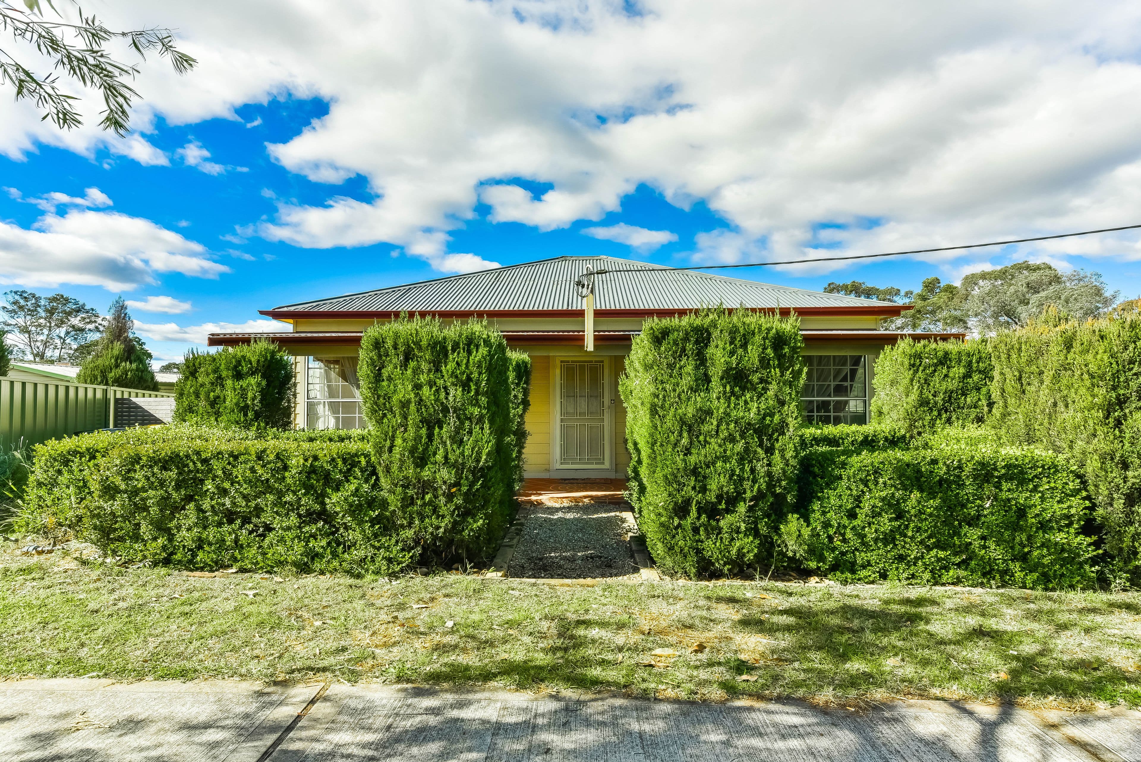 385 Thirlmere Way, Thirlmere - Image 1