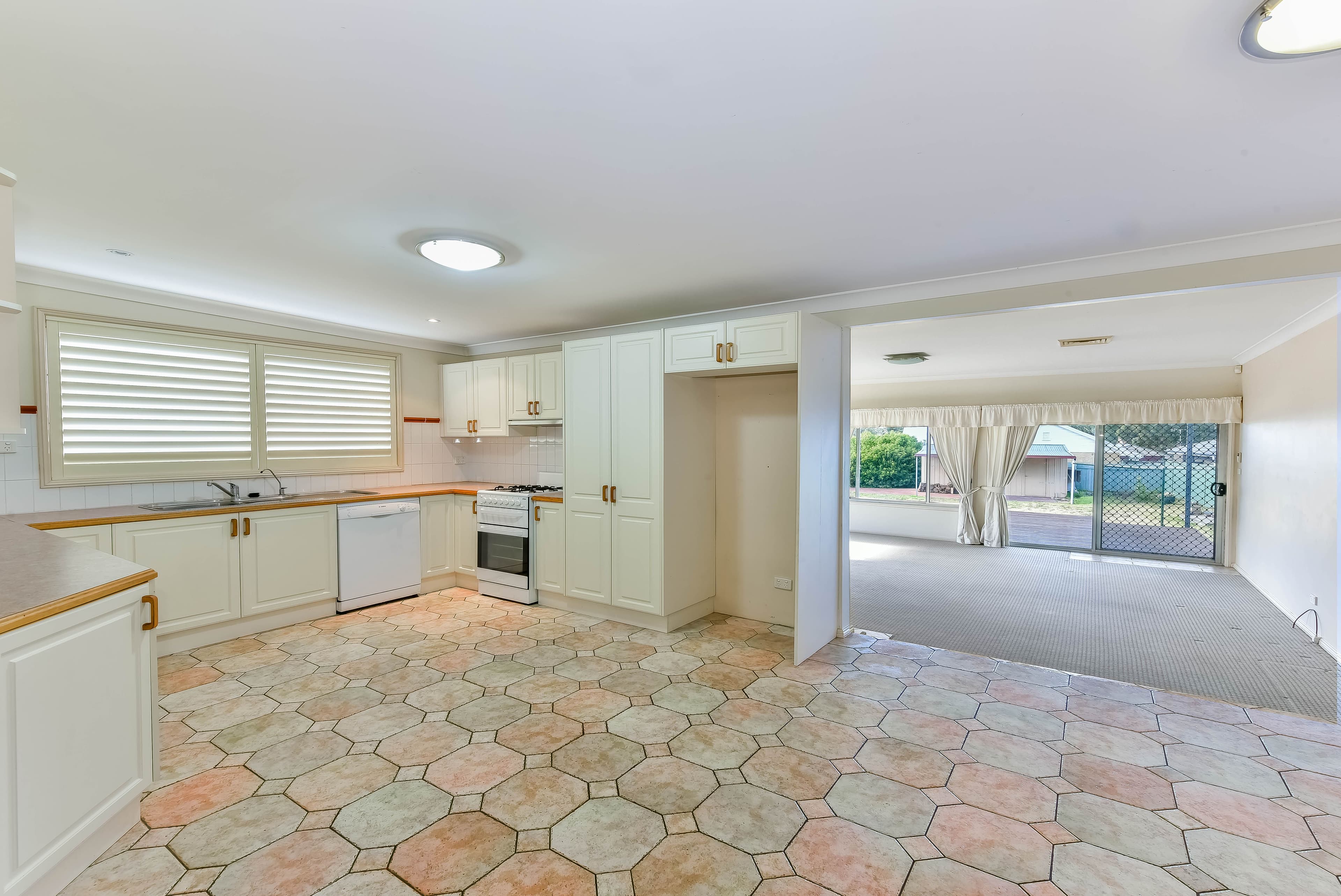 385 Thirlmere Way, Thirlmere - Thumbnail 5