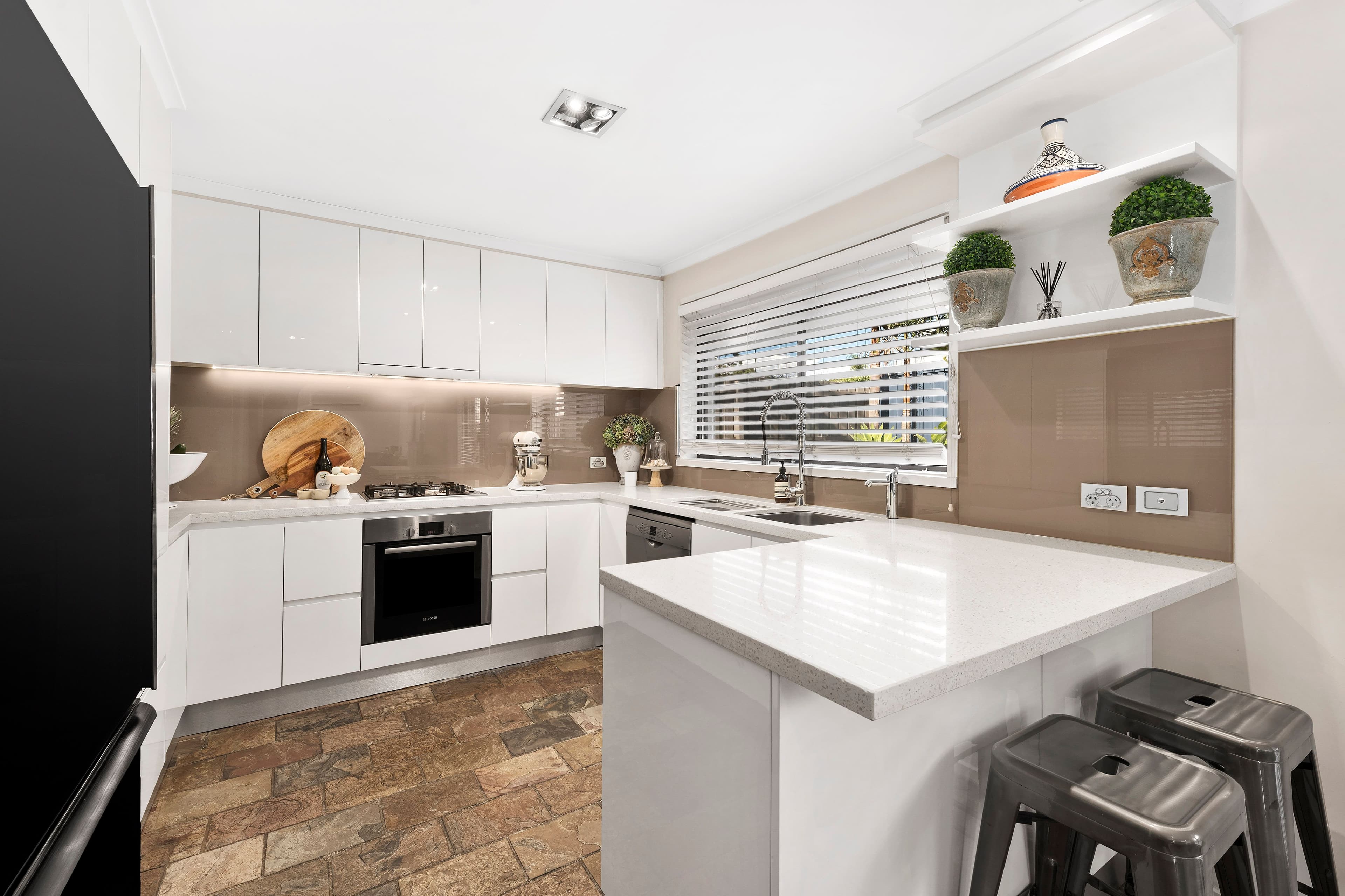 6 Darnley Court, Rowville VIC 3178, Rowville - Thumbnail 2