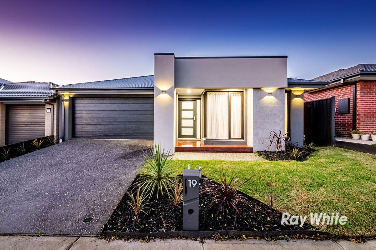 19 Trueman Street, Cranbourne West VIC 3977, Cranbourne West - Image 1