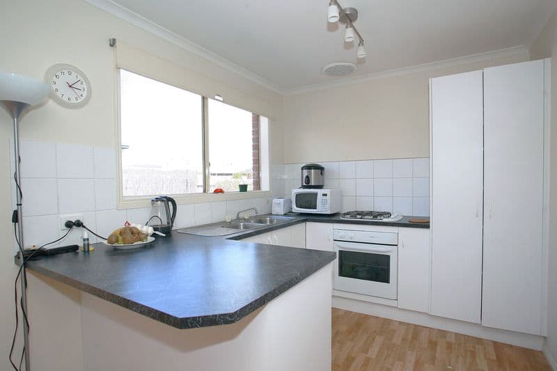 9 Tauna Place, CRANBOURNE VIC 3977, Cranbourne West - Thumbnail 3