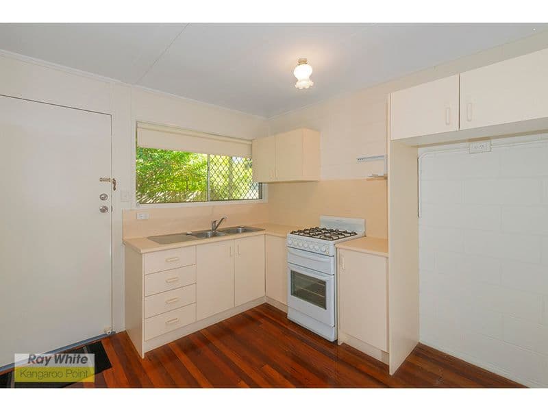 110 McIlwraith Avenue, NORMAN PARK QLD 4170, Norman Park - Thumbnail 3