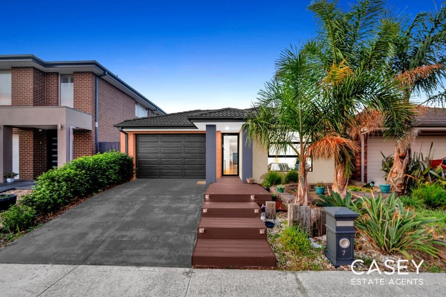7 Deegan Way, Cranbourne East - Image 1