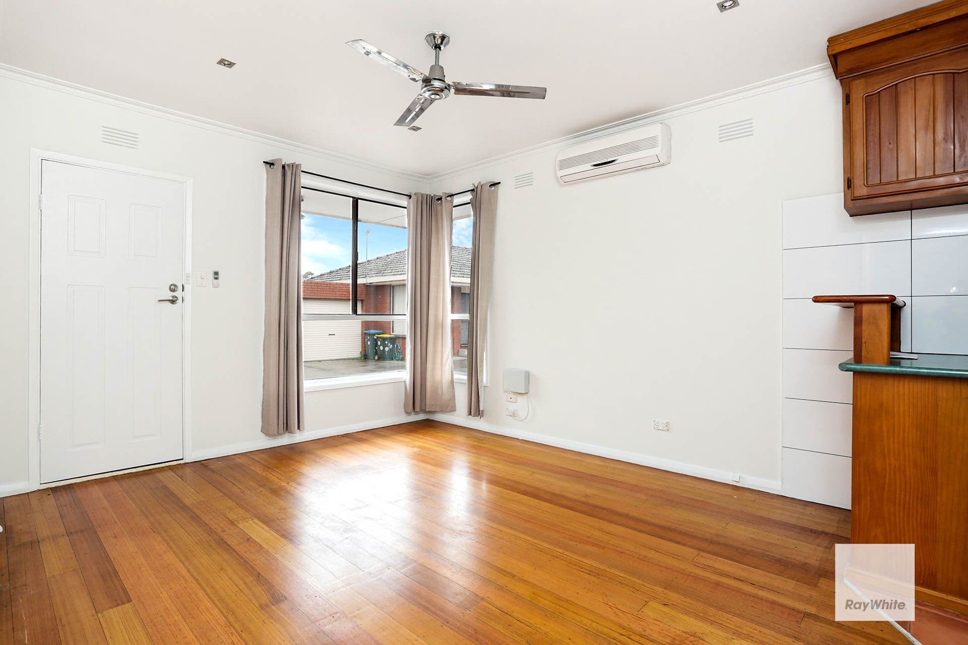 8 Parker Street, Werribee VIC 3030, Werribee - Thumbnail 2