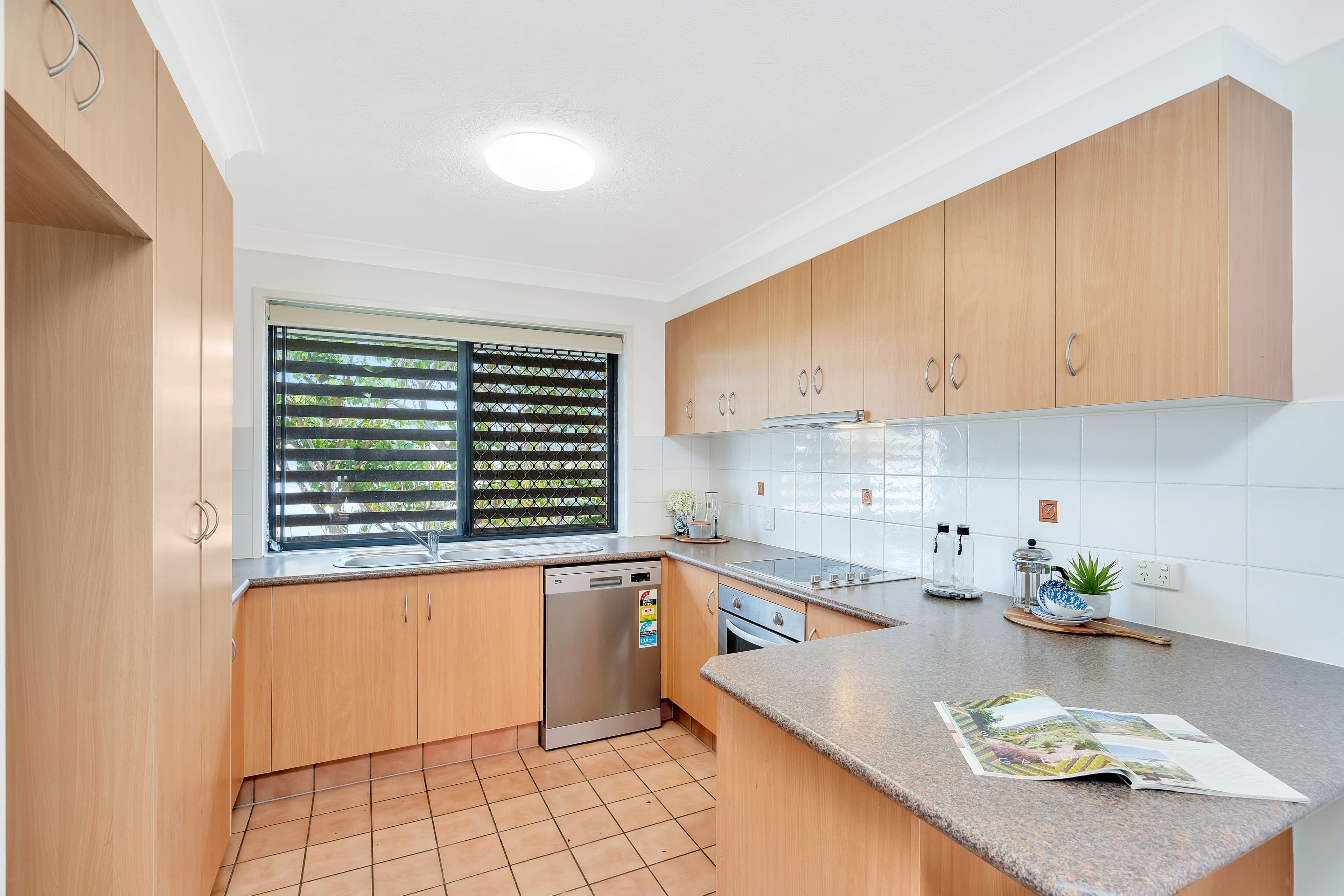 13 Johnston Street, Southport QLD 4215, Southport - Thumbnail 4