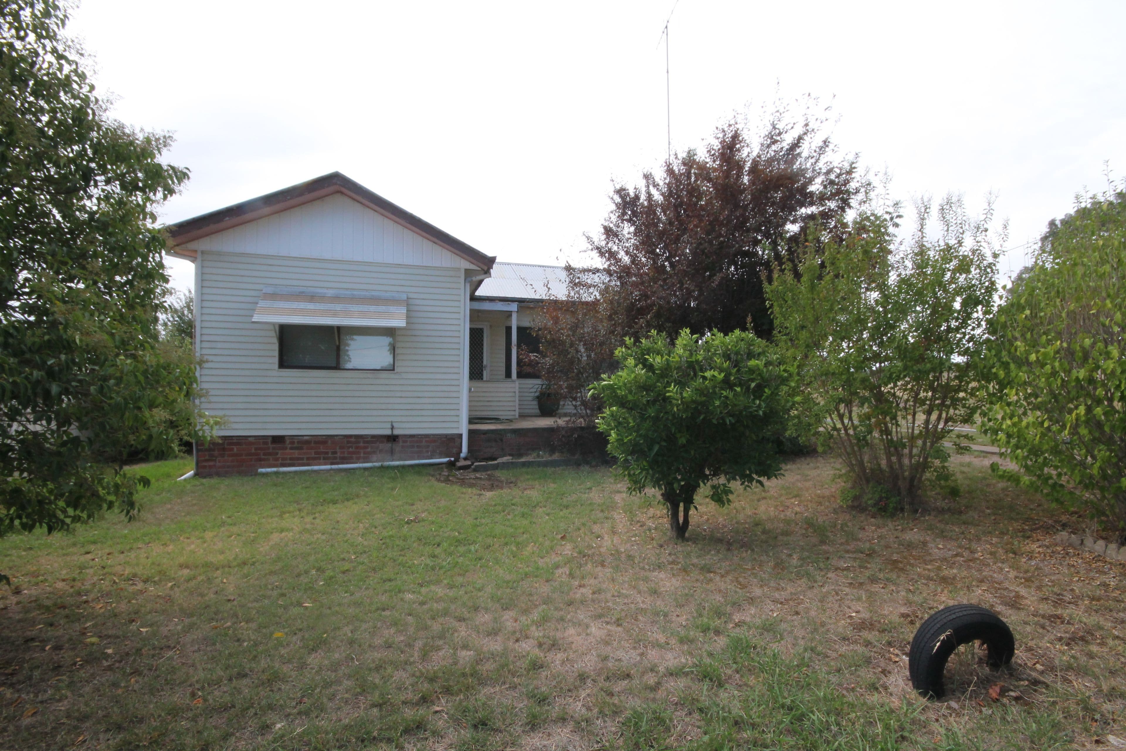 4 Lachlan Close, Young - Image 1