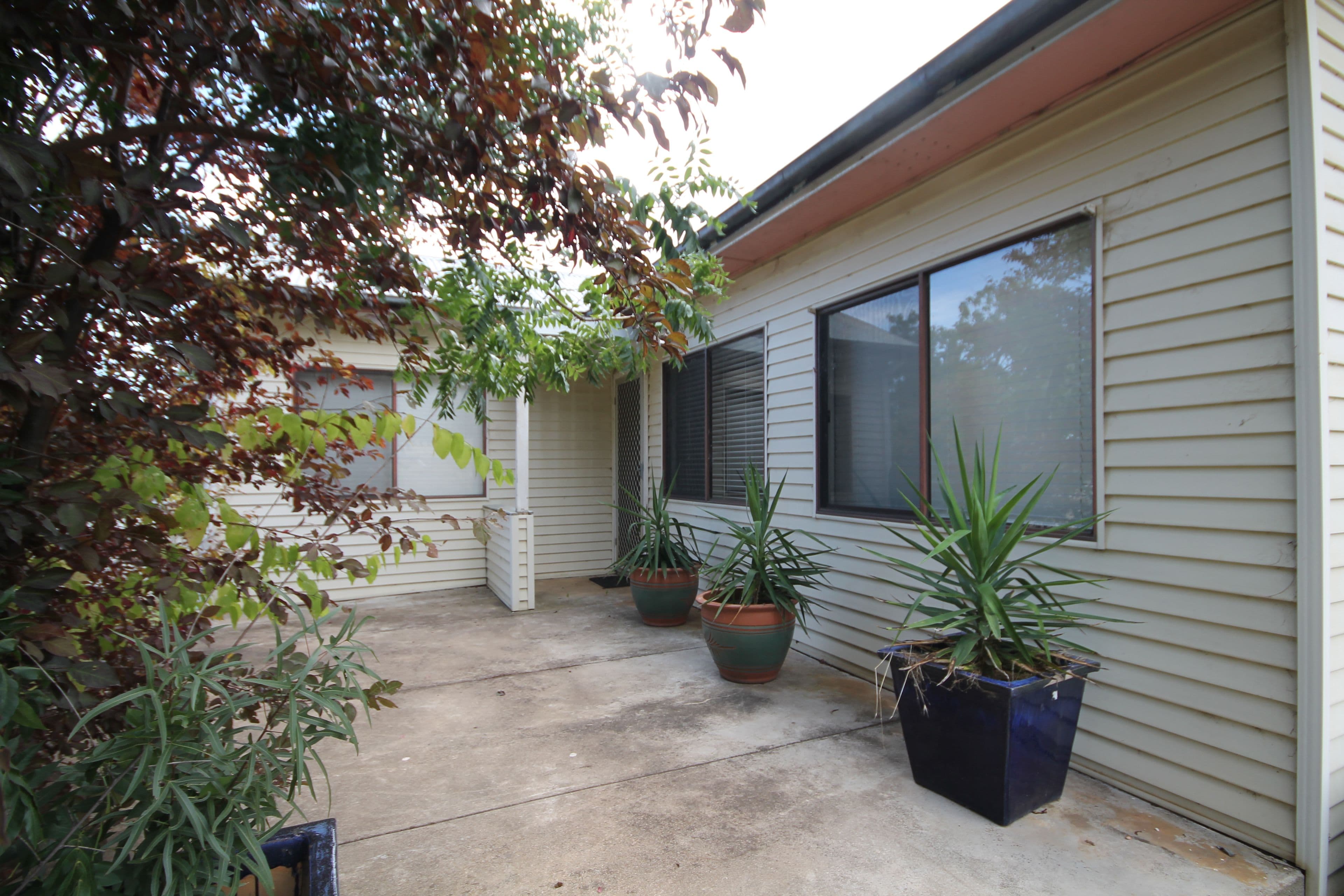 4 Lachlan Close, Young - Thumbnail 2