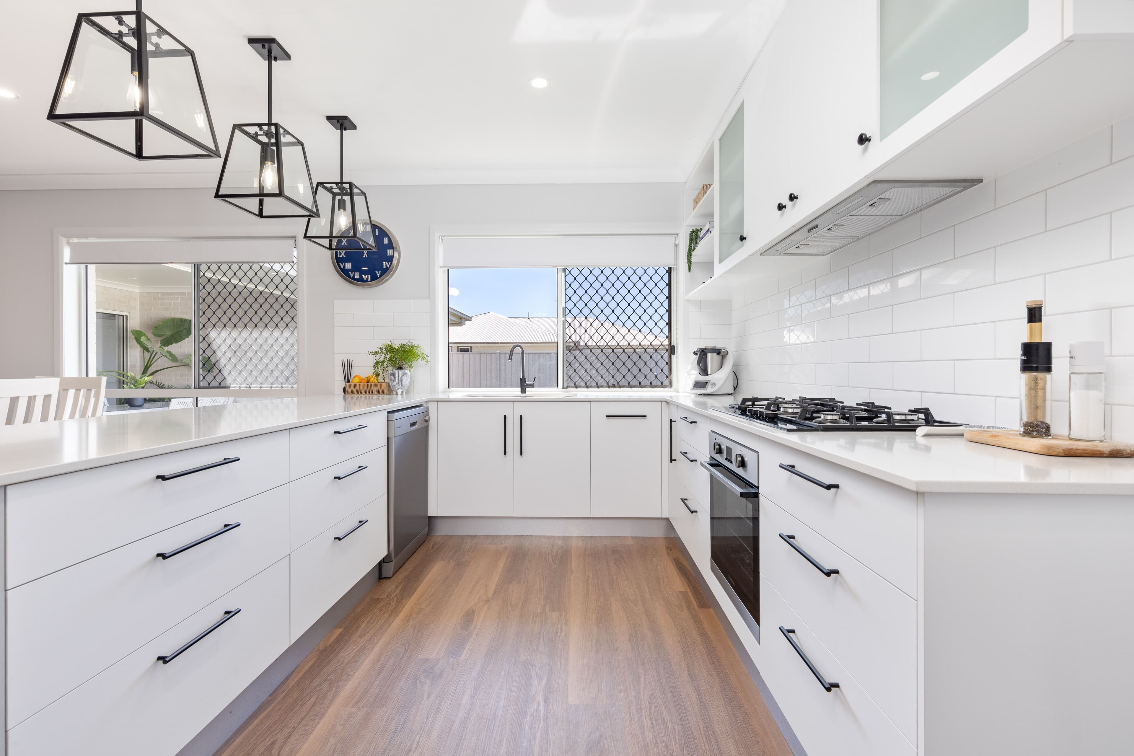 72 Canterbury Road, Emerald QLD 4720, Emerald - Thumbnail 5