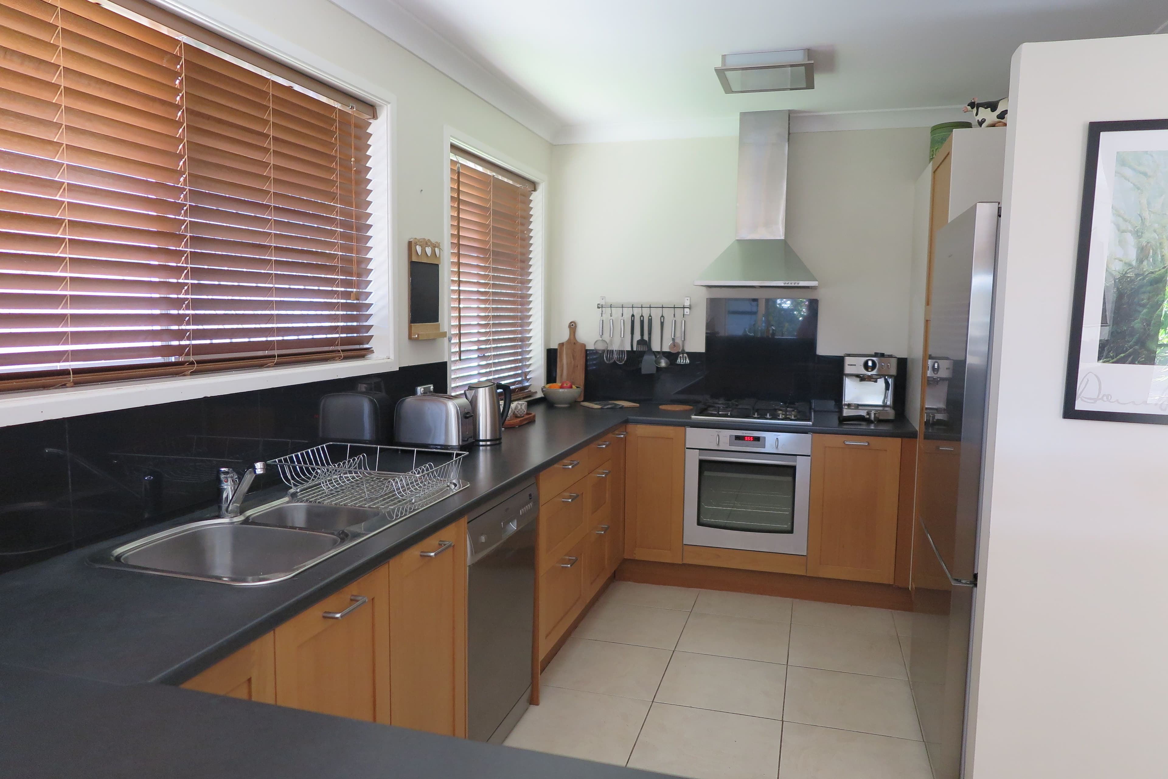 26 Teal Avenue, Paradise Point QLD 4216, Paradise Point - Thumbnail 3
