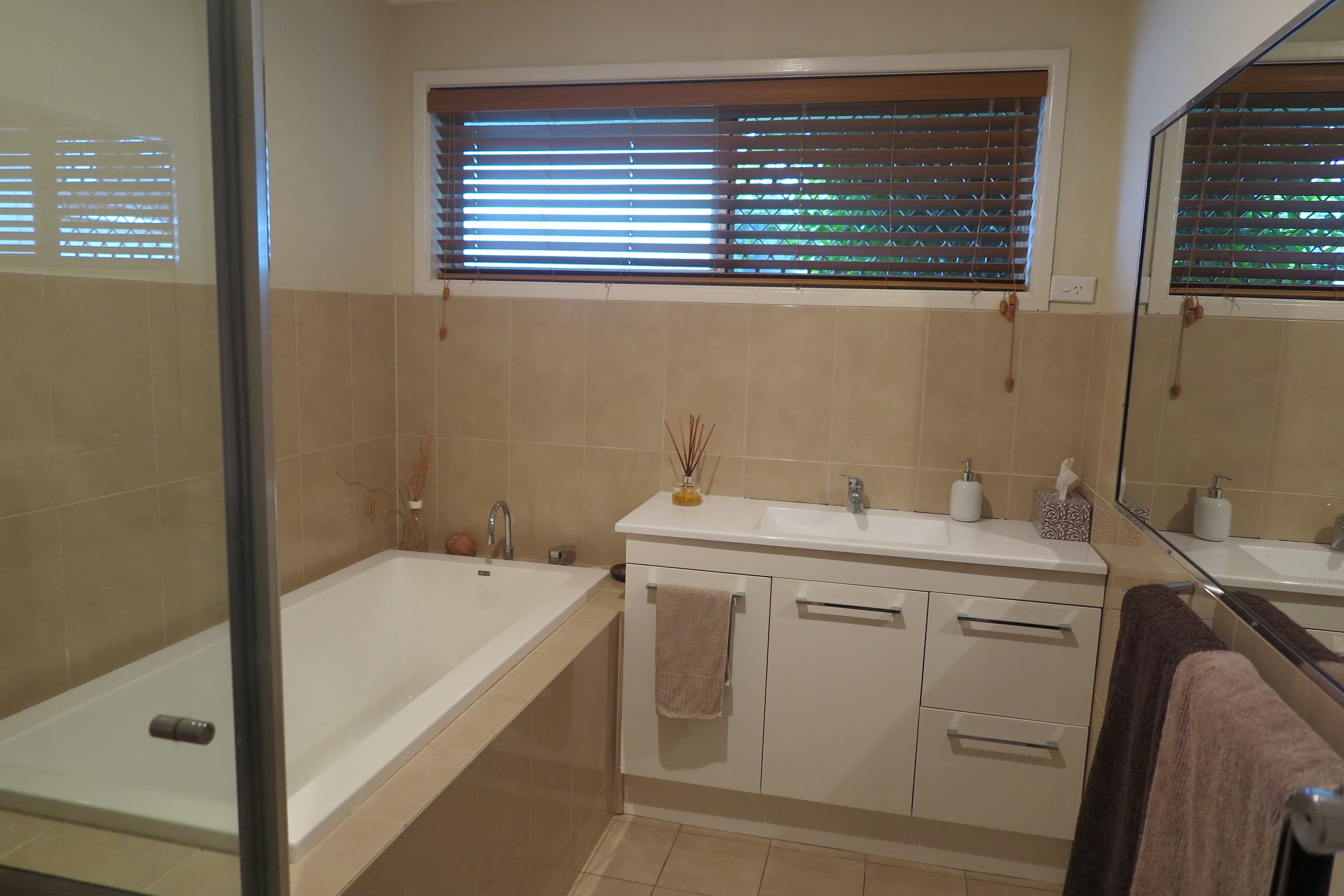 26 Teal Avenue, Paradise Point QLD 4216, Paradise Point - Thumbnail 6