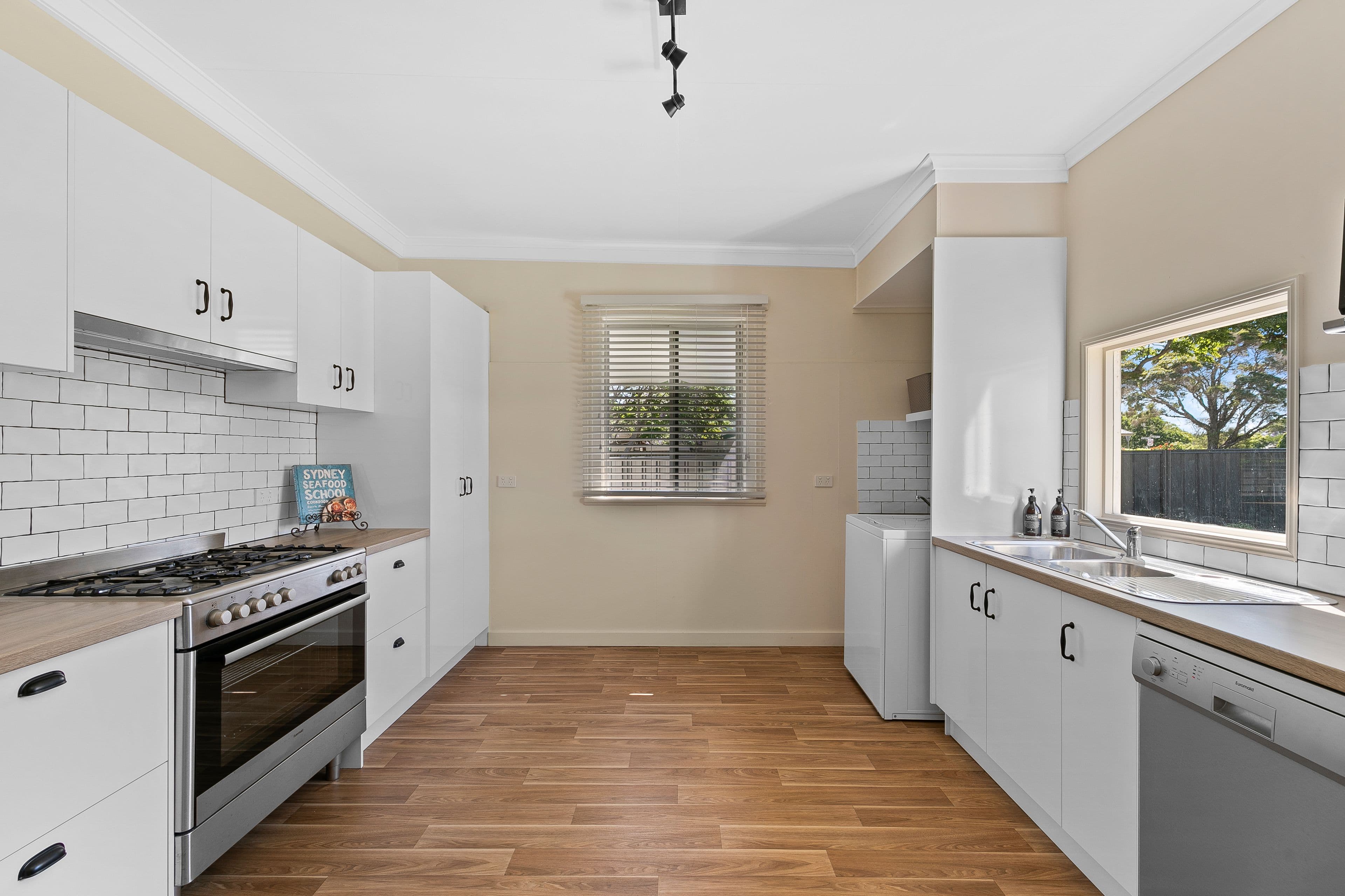 43 Anzac Avenue, Newtown QLD 4350, Newtown - Thumbnail 3