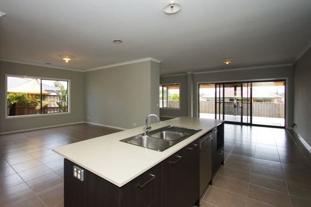 3 Ashgate Drive, DOREEN VIC 3754, Doreen - Thumbnail 2